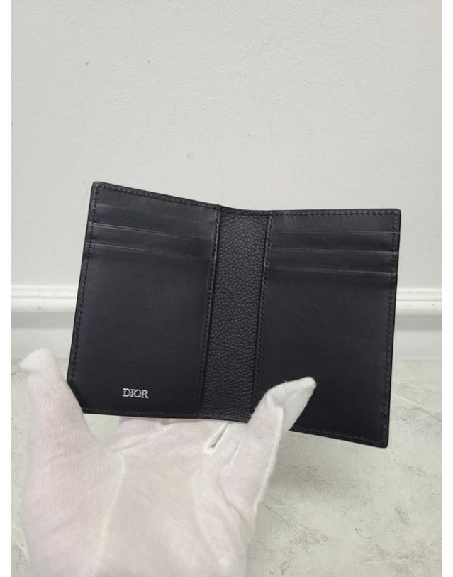 디올 [중고명품] [중고명품] 디올 블랙 오블리크 그래피티 2단 카드지갑 132957860 착용컷
