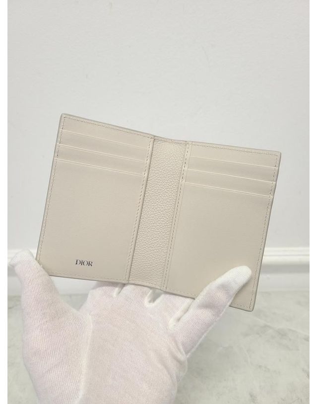 디올 [중고명품] [중고명품] 디올 베이지 오블리크 그래피티 2단 카드지갑 132873823 착용컷