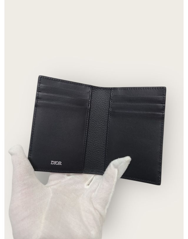디올 [중고명품] [중고명품] 디올 블랙 오블리크 그래피티 버티컬 2단 카드지갑 150702051 착용컷