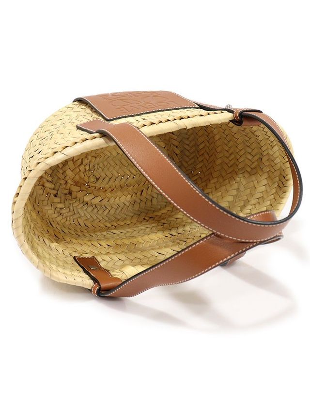 로에베 [중고명품] [중고명품] 로에베 내츄럴 탄 팜 리프 라탄 카프스킨 스몰 바스켓 숄더백 149929258 착용컷