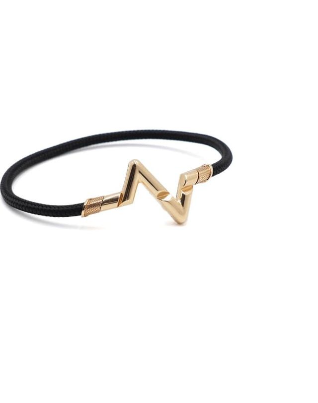 루이비통 [중고명품] [중고명품] 루이비통 18K 옐로우골드 LV 볼트 업사이드 다운 플레이 라지 브레이슬릿 팔찌 사이즈 17호 152316702 착용컷