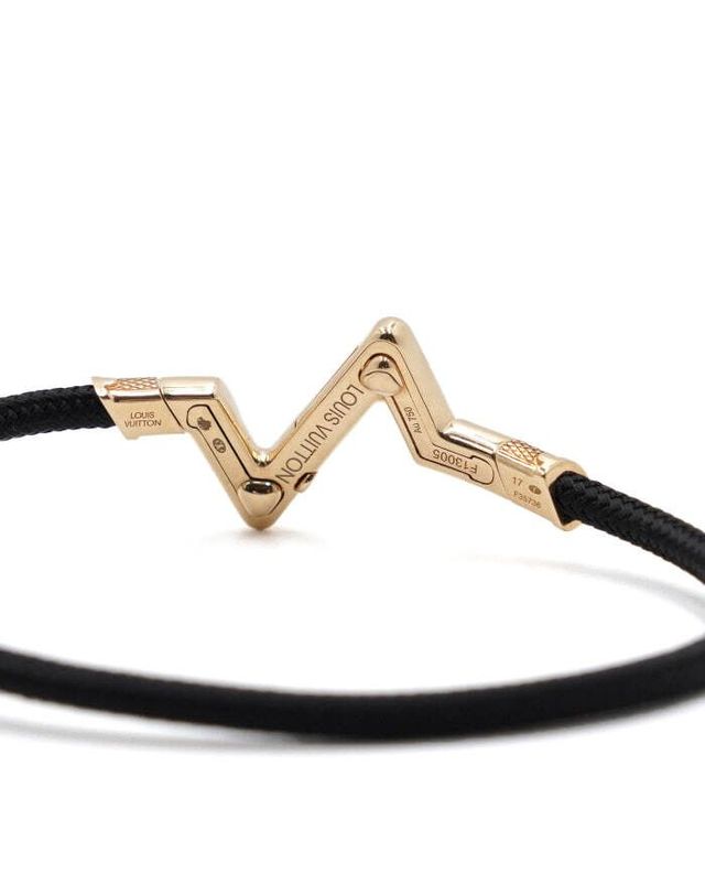 루이비통 [중고명품] [중고명품] 루이비통 18K 옐로우골드 LV 볼트 업사이드 다운 플레이 라지 브레이슬릿 팔찌 사이즈 17호 152316702 착용컷