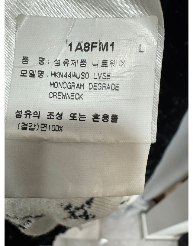 루이비통 [중고명품] [중고명품] 루이비통 그라데이션 모노그램 니트 사이즈 L 151478446 착용컷
