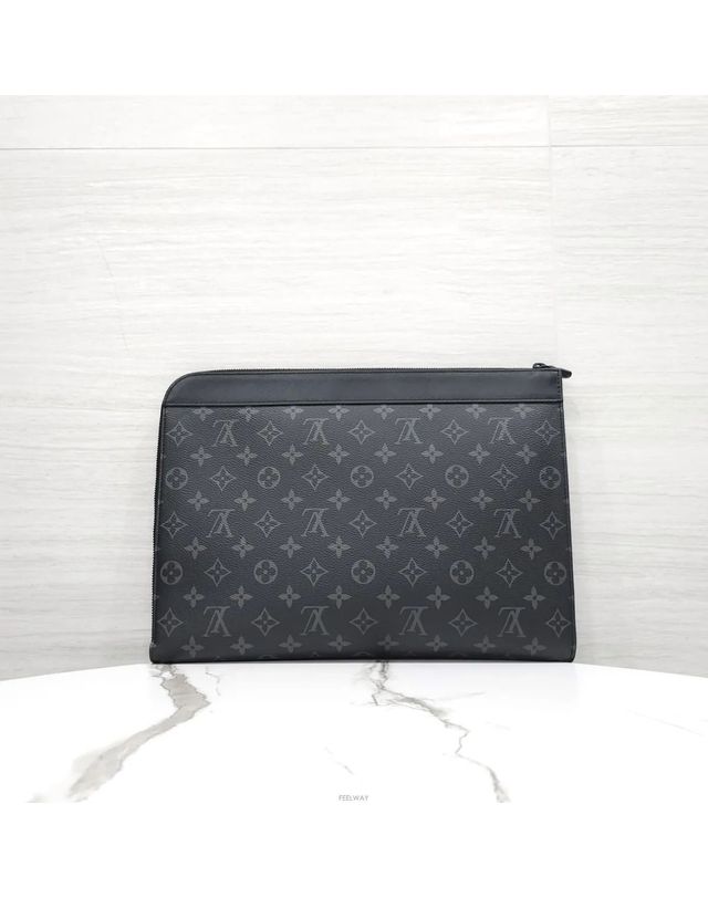 루이비통 [중고명품] [중고명품] 루이비통 포쉐트 주르 남성 클러치백 모노그램 이클립스 M82074 159661424 착용컷