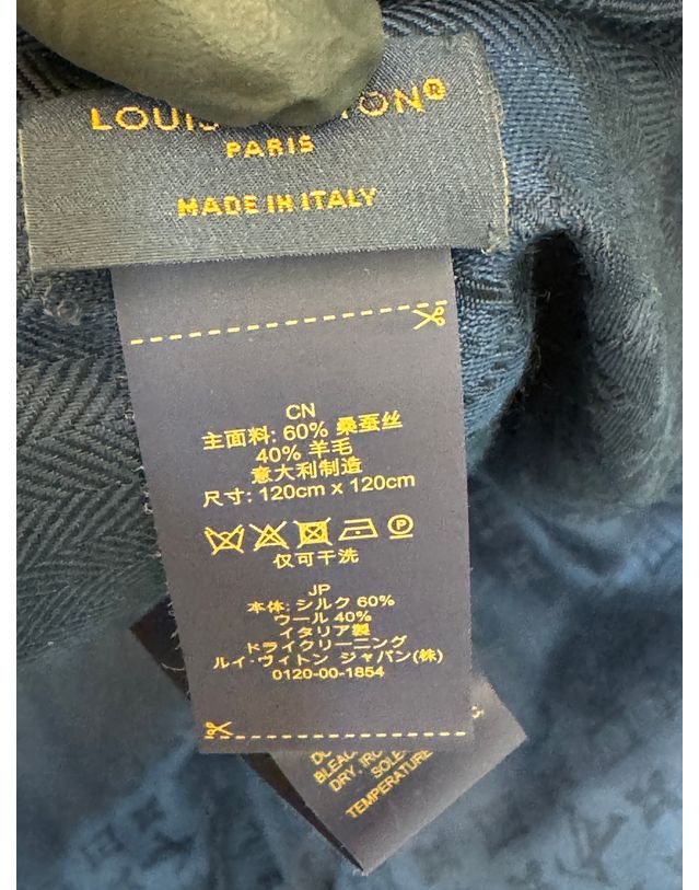 루이비통 [중고명품] [중고명품] 루이비통 새상품급 모노그램 스카프 162888452 착용컷