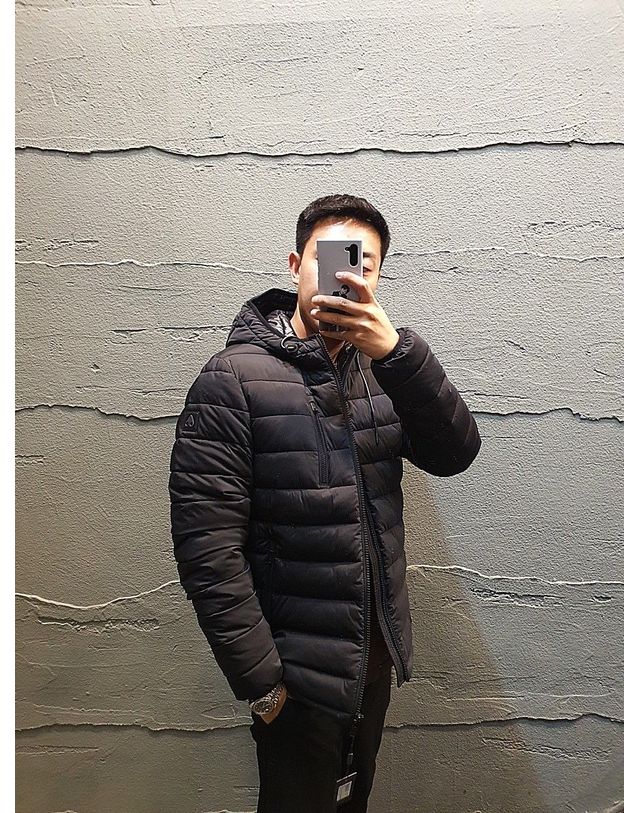 무스너클 [명품] 무스너클 남성 후드 경량 패딩 25046601 착용컷