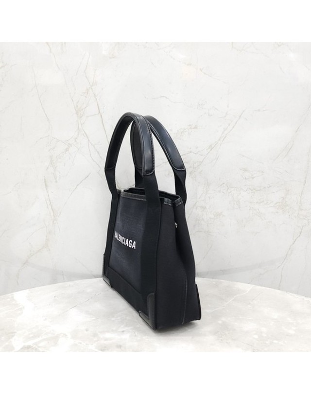 발렌시아가 [중고명품] [중고명품] 발렌시아가 블랙 로고 카바스 탑핸들 토트백 XS 390346 8050 163154768 착용컷