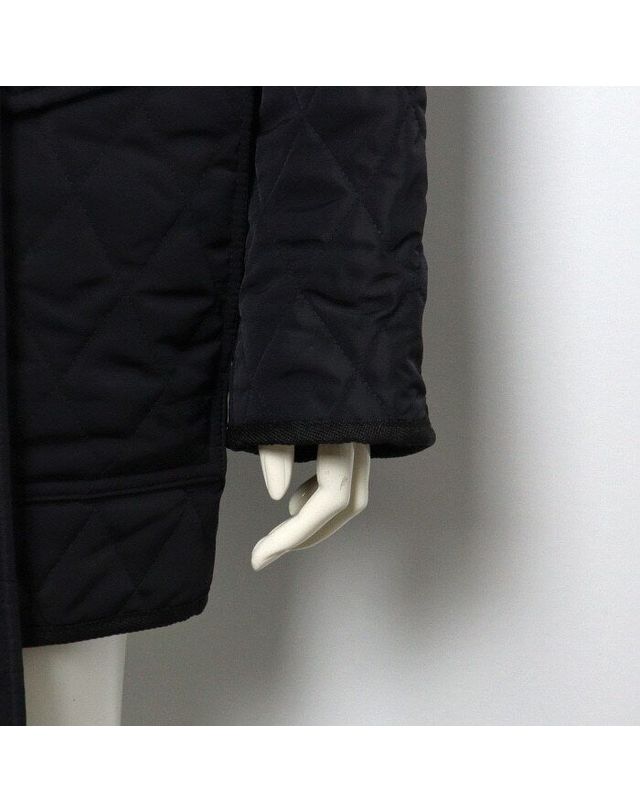 버버리 [중고명품] [중고명품] 버버리 다이아몬드 퀄팅 블랙 필드 여성 자켓 사이즈 84cm 162846512 착용컷