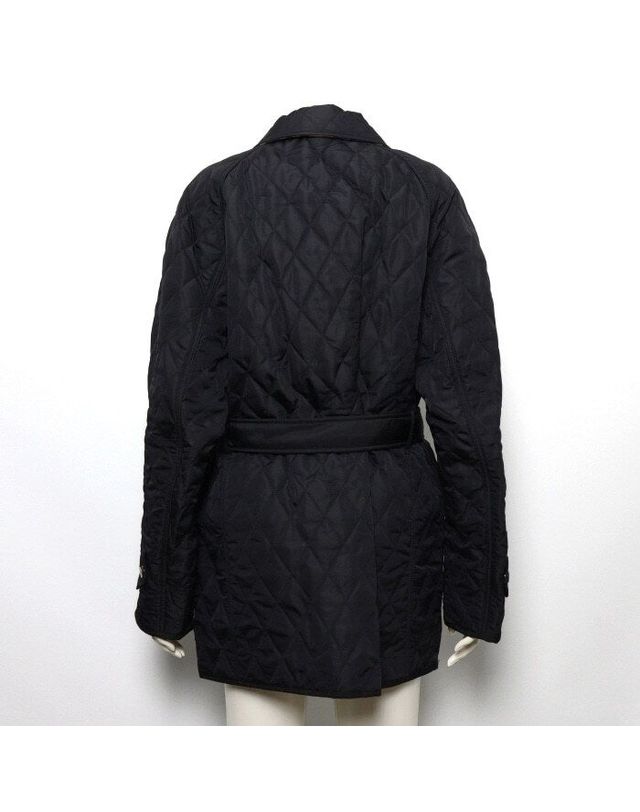 버버리 [중고명품] [중고명품] 버버리 다이아몬드 퀄팅 블랙 필드 여성 자켓 사이즈 84cm 162846512 착용컷