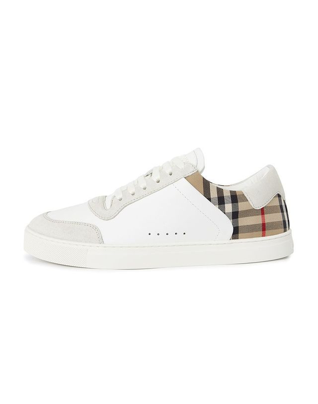 버버리 [명품] 버버리 남성 스니커즈 레더 스웨이드 앤 체크 패턴 내츄럴 화이트 아카이브 베이지 8069089 73384762 착용컷