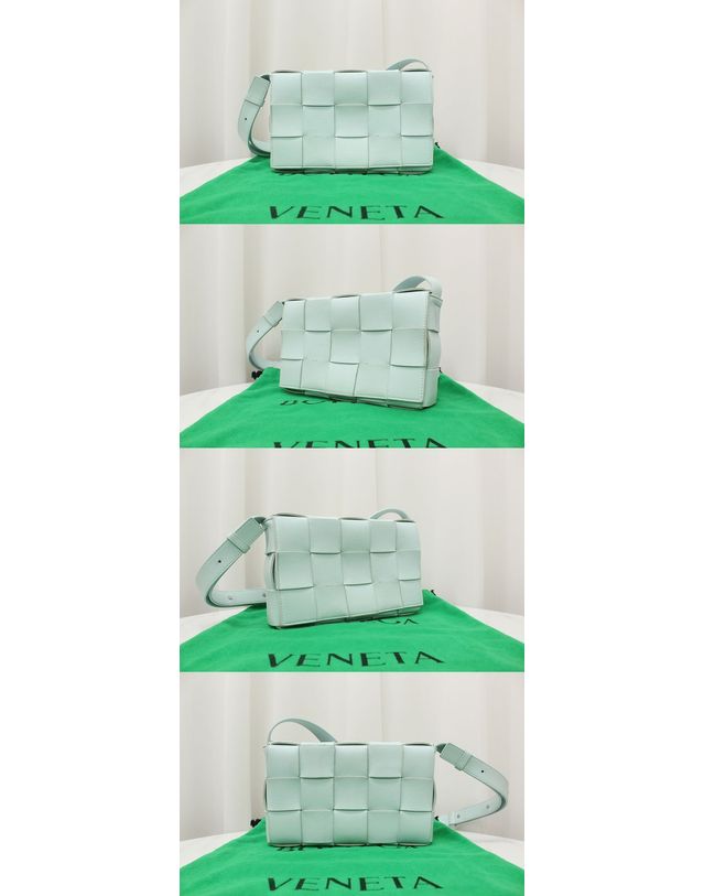 보테가 베네타 [중고명품] [중고명품] 보테가베네타 카세트 인트레치아토 위빙 램스킨 레더 크로스백 틸 워시드 578004 VMAY1 3903 115540003 착용컷