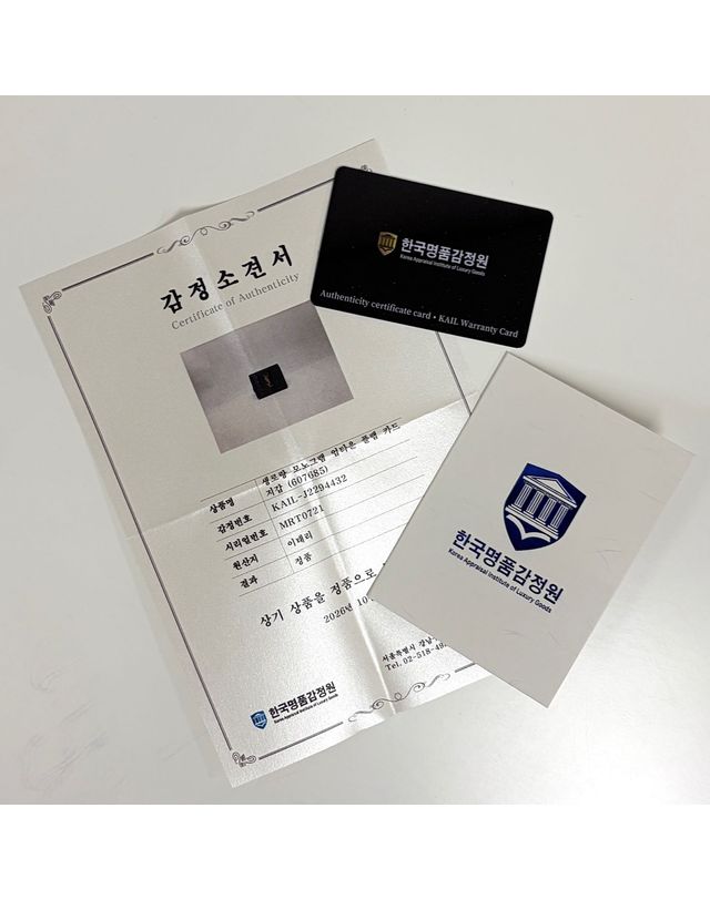 생 로랑 [중고명품] [중고명품] 생로랑 여성 모노그램 메탈 로고 아코디언 플랩 카드지갑 162251616 착용컷