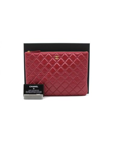 [중고명품] 샤넬 금장CC 진주참 램스킨 뉴미듐 클러치백 가로 27.5cm 세로 20cm 152894458