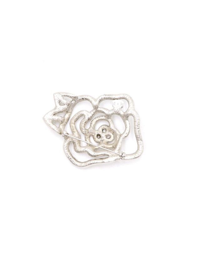 샤넬 [중고명품] [중고명품] 샤넬 크리스탈 까멜리아 여성 브로치 사이즈 6.5cm x 5.5cm 152900134 착용컷