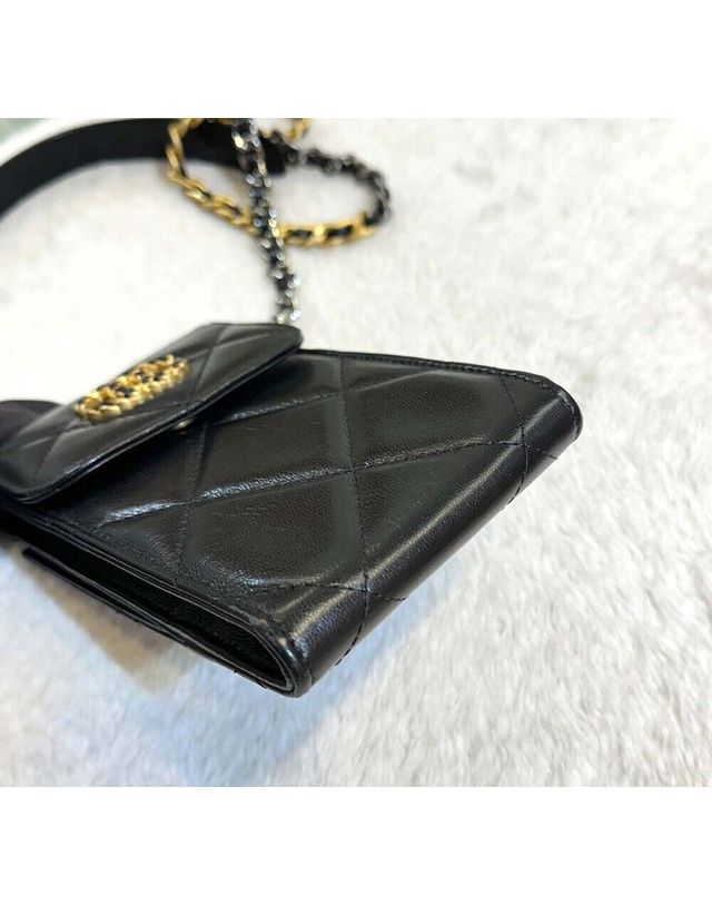 샤넬 [중고명품] [중고명품] 샤넬 나인틴백 WOC 폰홀더 미니크로스백 블랙 148576740 착용컷