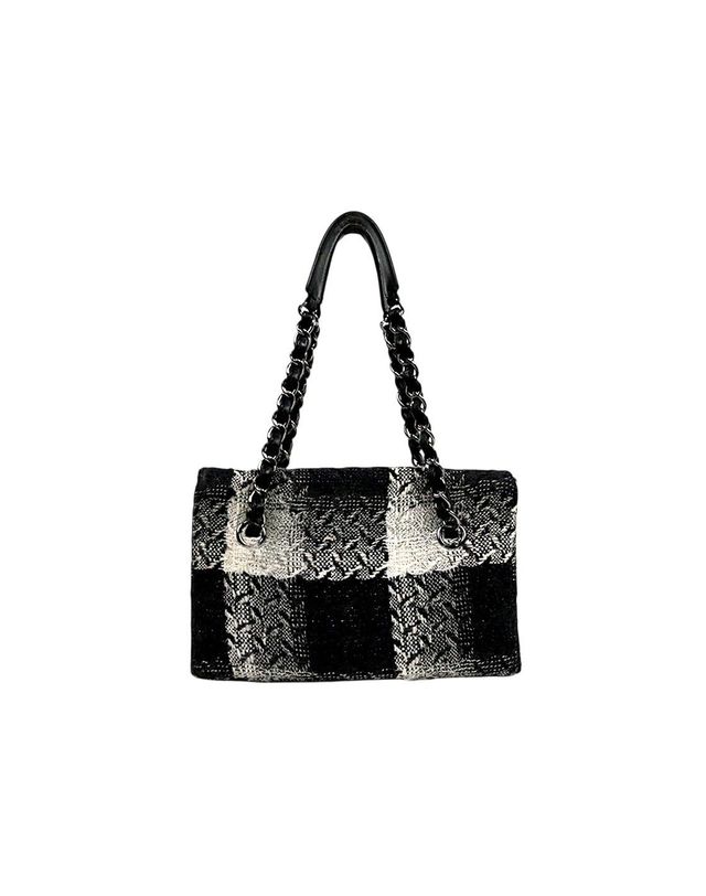 샤넬 [중고명품] [중고명품] 샤넬 체커보드 베니티백 멀티컬러 사이즈 23cm x 14.5cm x 11.5cm 160841737 착용컷