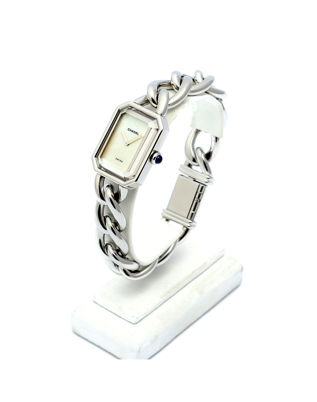 샤넬 [중고명품] [중고명품] 샤넬 중고 프리미에르 구르메트 체인 라지 롱 워치 H1064 진주자개 다이얼 여자 스틸 시계 쿼츠 빈티지 2000년대 단품 160924928 착용컷