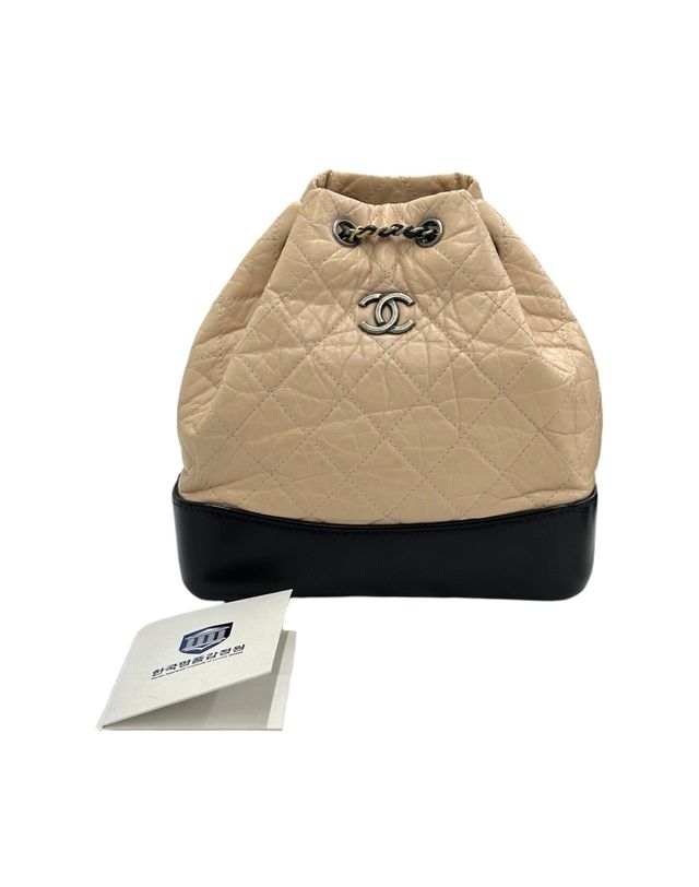 샤넬 [중고명품] 샤넬 가브리엘 백팩 스몰 베이지 28번대 161513599 착용컷
