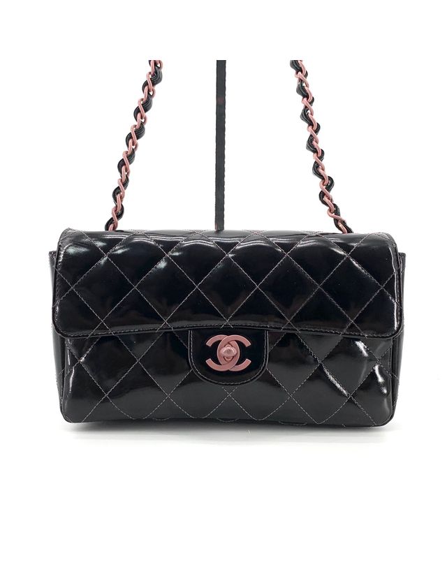 샤넬 [중고명품] 샤넬 한정판 페이던트 클래식 뉴미니 크로스백 162371769 착용컷