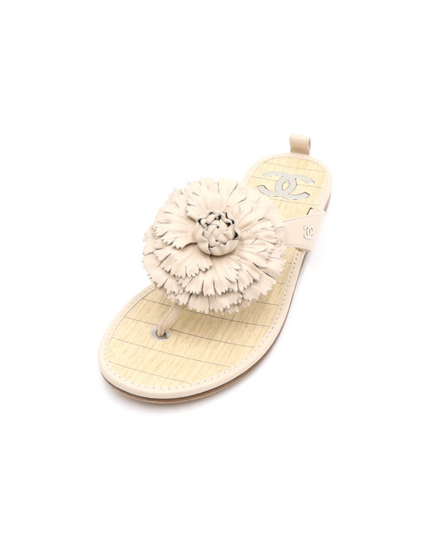 샤넬 [중고명품] [중고명품] 샤넬 까멜리아 CC 여성 쪼리 슬리퍼 사이즈 240mm 152897797 착용컷