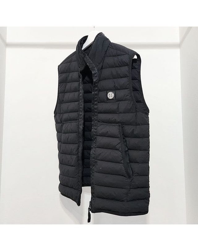 스톤아일랜드 [중고명품] [중고명품] 스톤아일랜드 로고 다운 패딩 베스트 사이즈 M 129291322 착용컷