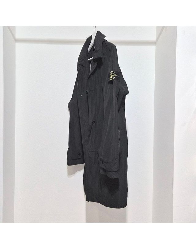 스톤아일랜드 [중고명품] [중고명품] 스톤아일랜드 마이크로 랩스 블랙 맥코트 사이즈 92cm 160107325 착용컷