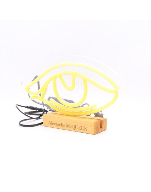 알렉산더 맥퀸 [중고명품] [중고명품] 알렉산더맥퀸 VIP 기프트 네온 조명 가로 29.5CM 152899106 착용컷