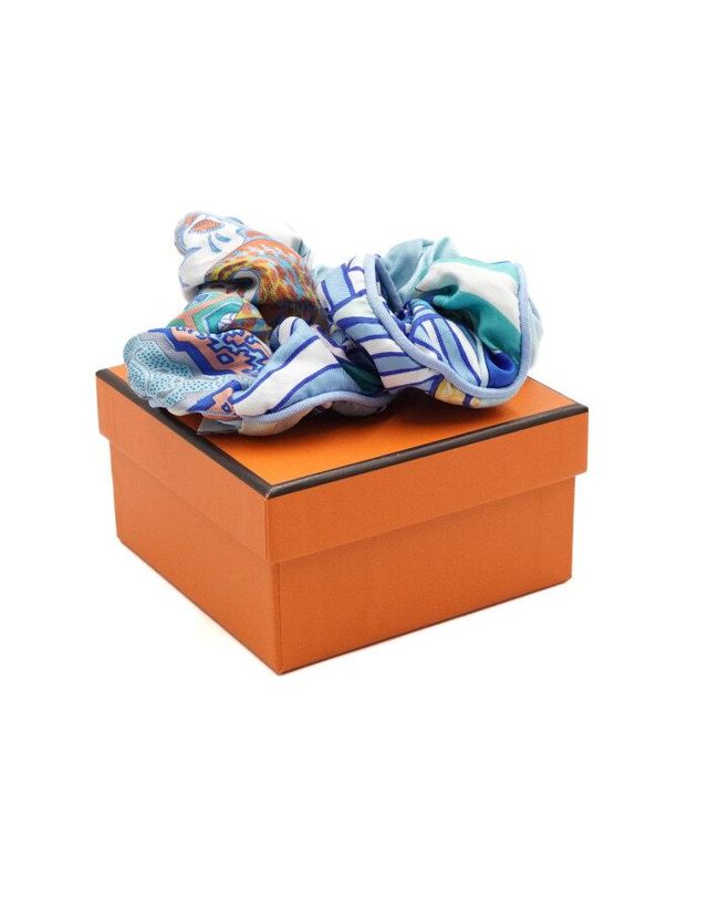 에르메스 [중고명품] [중고명품] 에르메스 실크 슈슈 헤어밴드 가로 11cm 152318458 착용컷