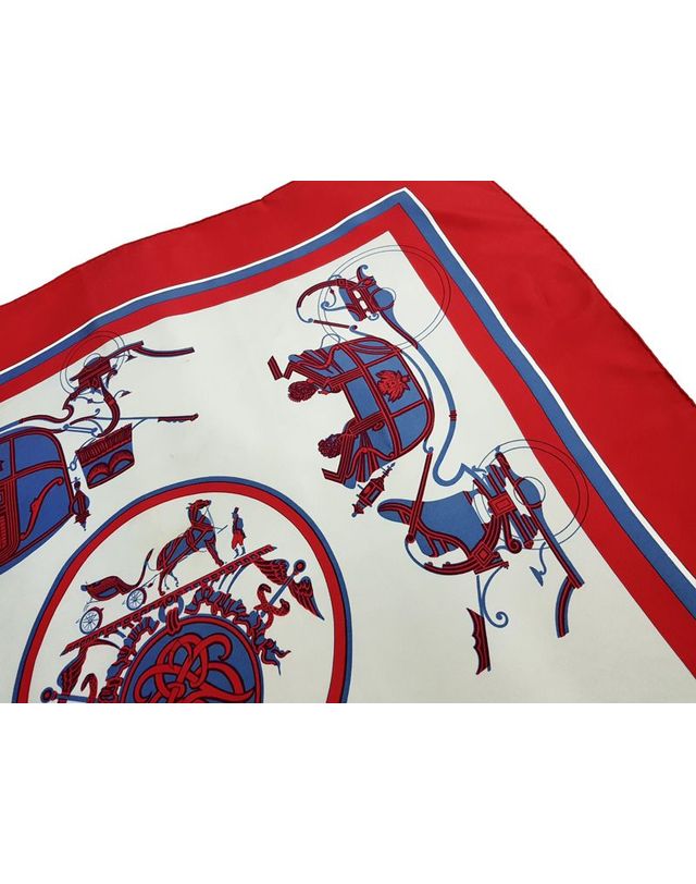 에르메스 [중고명품] [중고명품] 에르메스 까레 90 실크 스카프 사이즈 90mm 154504540 착용컷