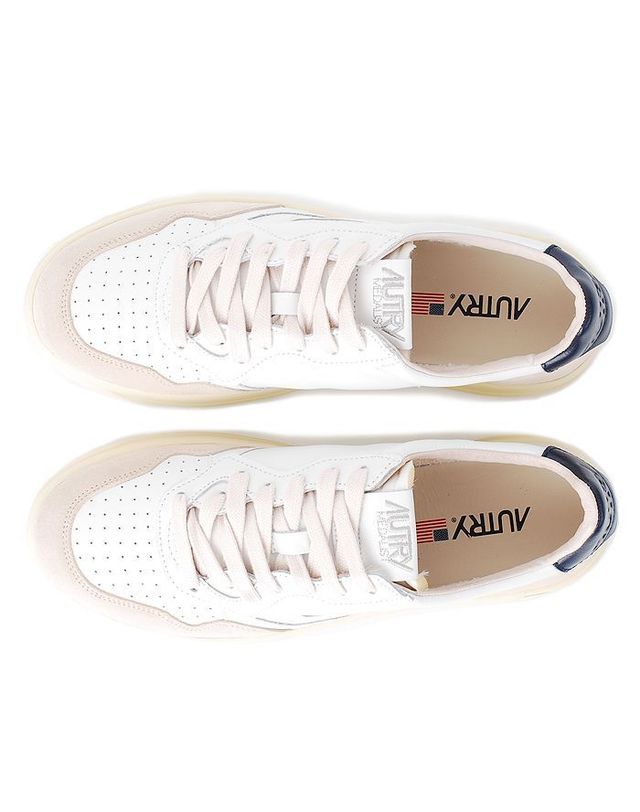 오트리 [명품] 오트리 남성 메달리스트 로우 레더 스웨이드 스니커즈 화이트 블루탭 AULM LS28 44878521 착용컷