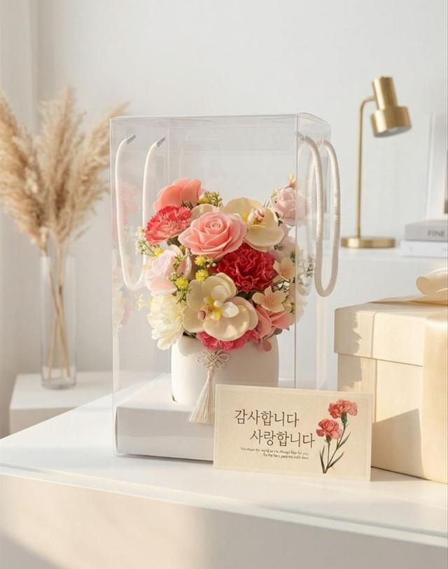 코스모 달항아리 카네이션 부모님 생신 생일 엄마 아빠 스승의날 어버이날 환갑 칠순 감사선물 오래가는 꽃선물 비누꽃 착용컷