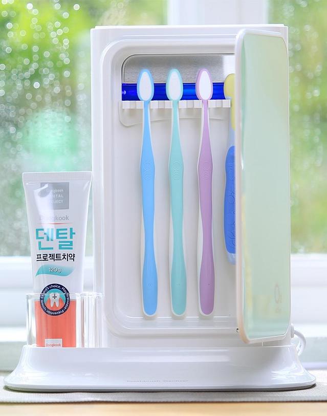 오투케어 프리미엄 가정용 칫솔살균기 BS-7000s 벽걸이+스탠드겸용 면도기살균 칫솔9개 면도기1개 24시간 살균건조 착용컷
