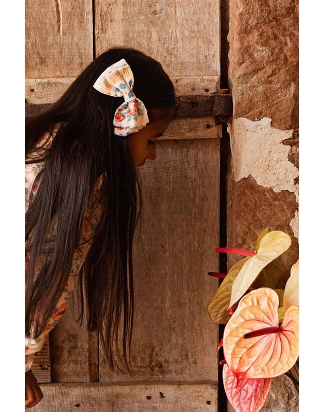 바챠 바챠 25FW 아동 헤어핀 Barette Hair Clip AW25PAPILL-DARLPR 크림 착용컷