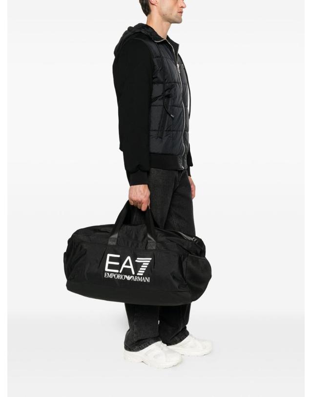 엠포리오 아르마니 [해외직구][P13]EA7 EMPORIO ARMANI 7X000764AF29356UC001 남성 러기지 여행가방 토트백 숄더백 보스턴백 위켄드백 EA7 EMPORIO ARMANI LOGO GYM BAG 착용컷