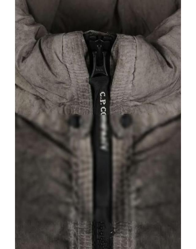 씨피 컴퍼니 [해외직구][E32]CP컴퍼니 21CMVE114A006369SR90 남성 조끼 베스트자켓 CP COMPANY sleeveless down jacket in Eco Chrome R 착용컷