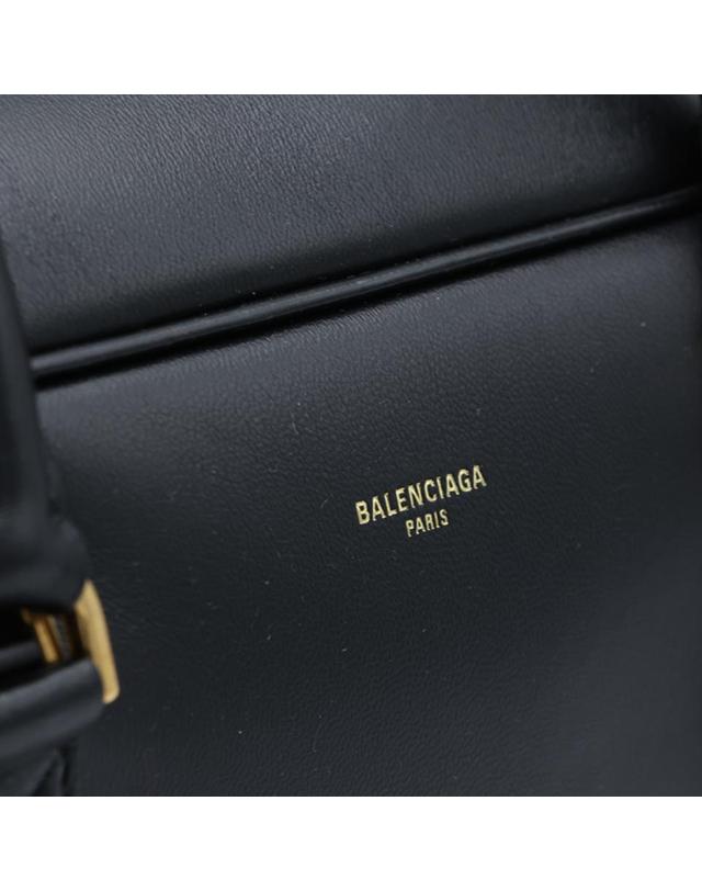 발렌시아가 [해외직구][B47]발렌시아가 A0001M2ACRT1053 여성 토트백 탑핸들백 가방 BLACK LE 7 LAMBSKIN MEDIUM BOWLING BAG 착용컷