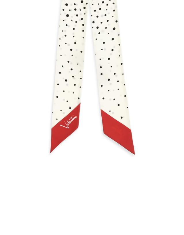 발렌티노 가라바니 [해외직구][K68]valentino 9W2E6017NJB 3B6 여성 스카프 목도리 폴라드 머플러 Twill Little Stars Starry Scarf in silk 착용컷