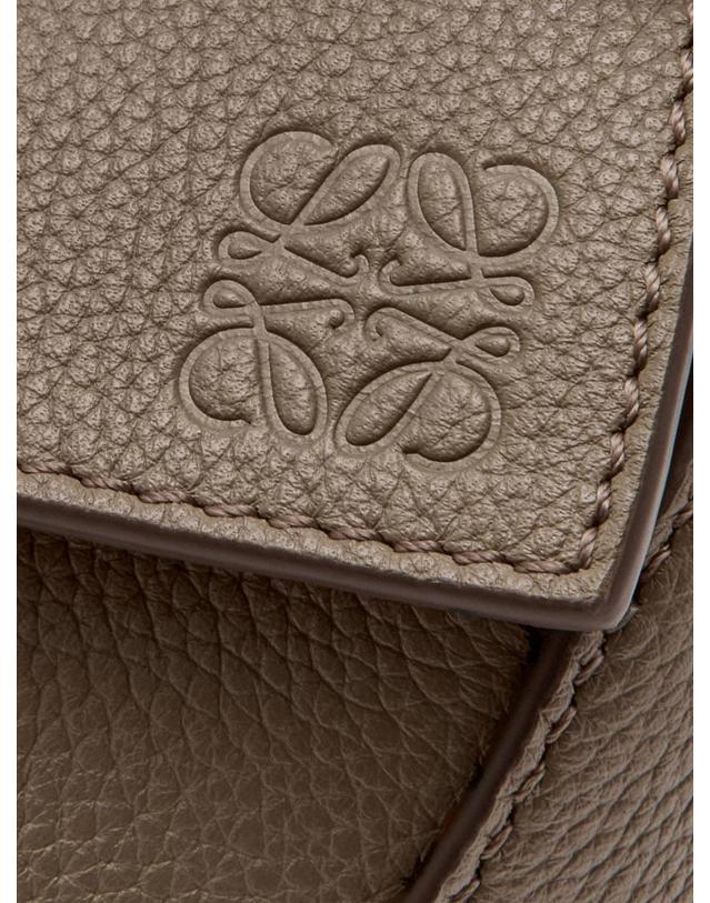 로에베 [해외직구][N85]로에베 A510P88X60 여성 토트백 쇼퍼백 탑핸들백 LOEWE Puzzle Edge Mini Leather Handbag 착용컷