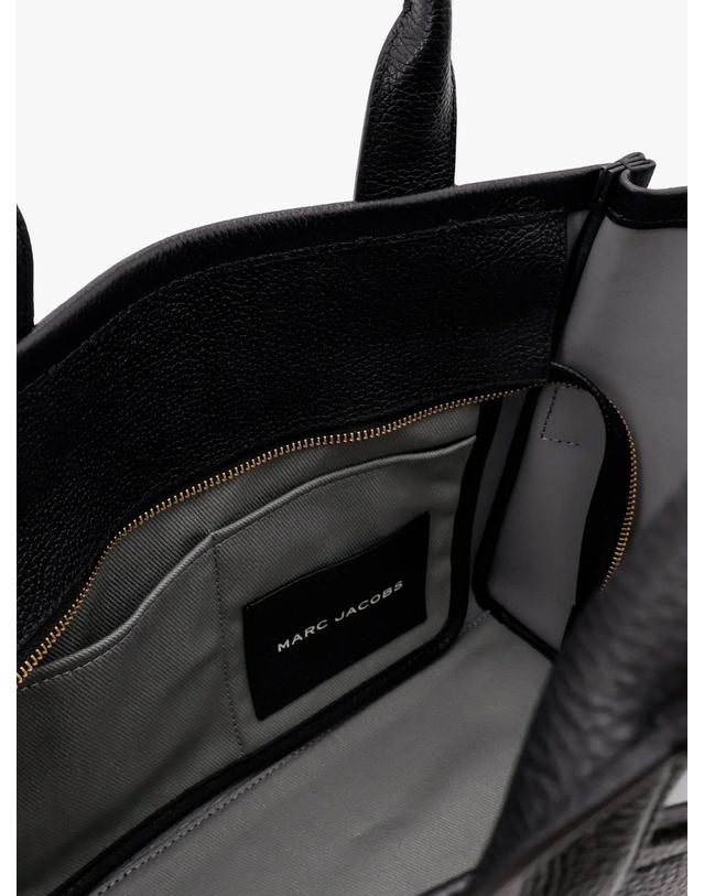 마크 제이콥스 [해외직구][N85]마크제이콥스 H004L01PF21 여성 크로스백 숄더백 쇼퍼백 MARC JACOBS Leather shoulder bag with logo on the front 착용컷