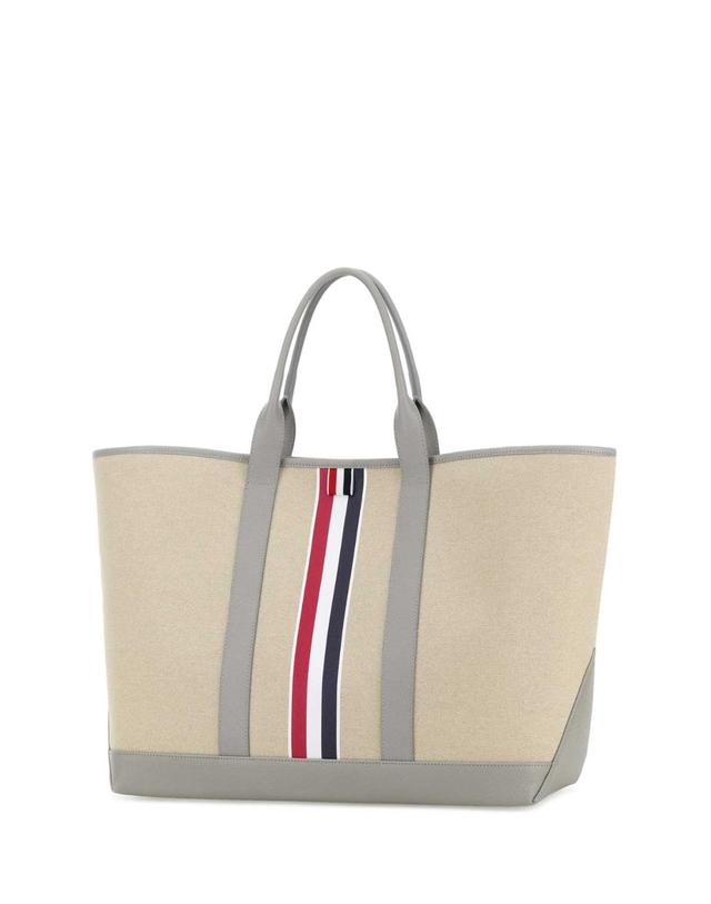 톰브라운 [해외직구][X45]톰브라운 UAG261AF0492 055 남성 토트백 쇼퍼백 크로스백 Sand canvas medium shopping bag 착용컷