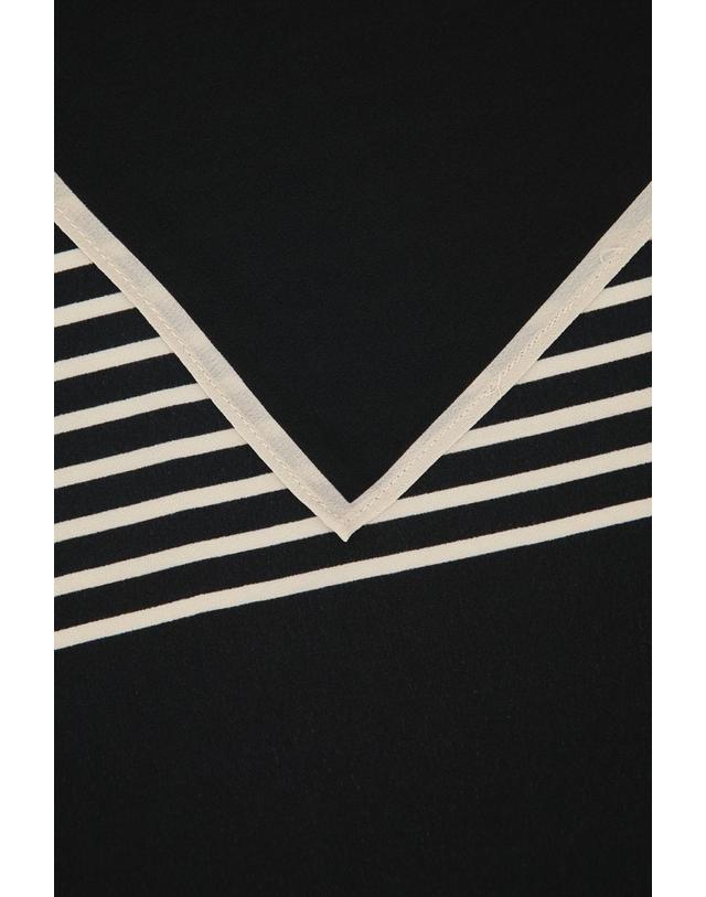 토템 [해외직구][X45]토템 211853801 902 여성 스카프 목도리 머플러 Centered monogram silk scarf 착용컷