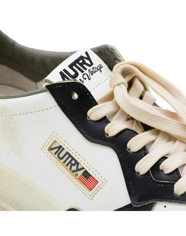 오트리 [해외직구][Q11]오트리 AVLMSV06 남성 스니커즈 WHITE BLACK AND GREEN LEATHER SUPER VINTAGE SNEAKERS 착용컷