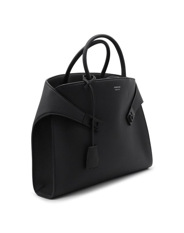 페라가모 [해외직구][B47]FERRAGAMO 779072241683001 남성 토트백 가방 BLACK LEATHER HUG SHOULDER BAG 착용컷