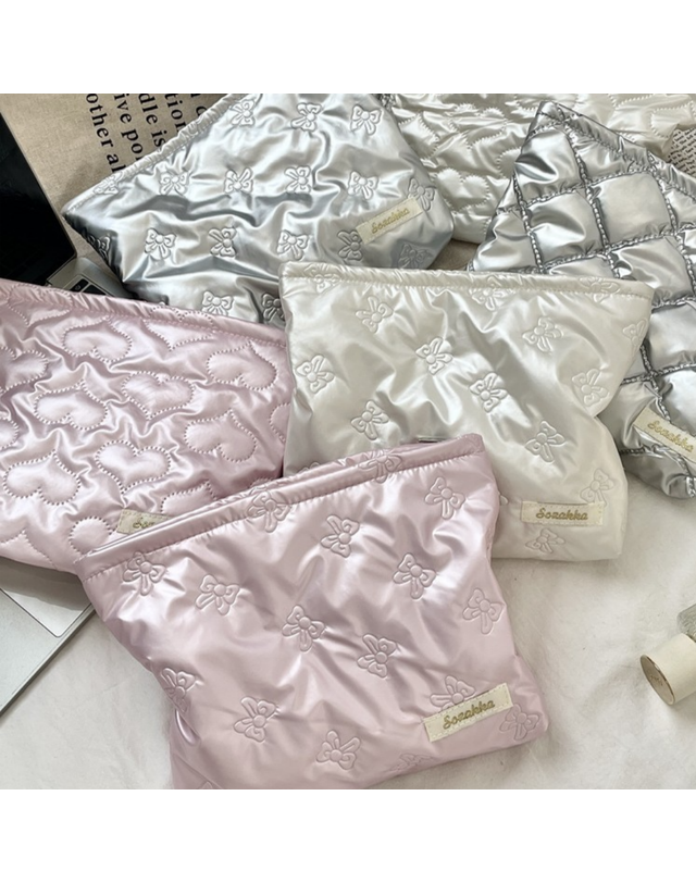 엘리무아 샤이닝 퀼팅 화장품 파우치 다용도가방(5colors) 착용컷