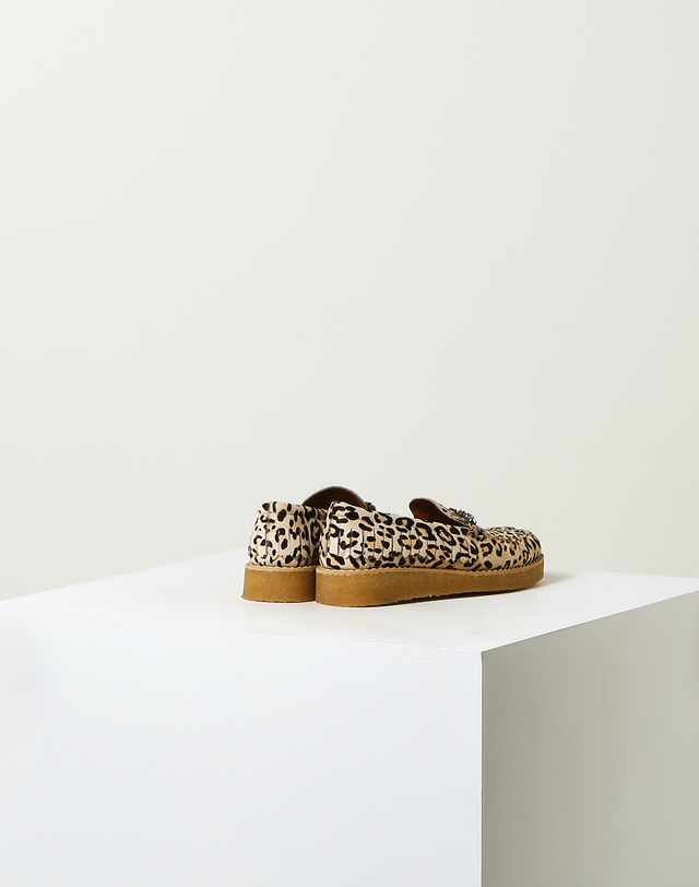 포르테 포르테 포르테포르테 [SEBAGO x FORTE FORTE] 베이지 크리스탈장식 소가죽 로퍼 MULTI COLOR 착용컷