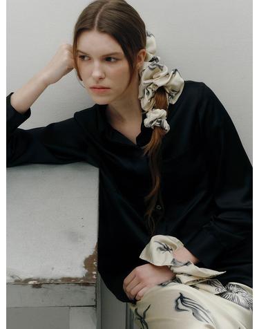SILK LONGSLEEVE SOLID BLOUSE [BLACK]
