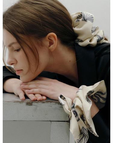 SILK PATTERN SCRUNCH [SQUARE]