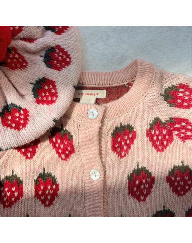 콩제슬래드 국내공식 콩제슬래드 벨로우 니트 가디건 STRAWBERRY 착용컷