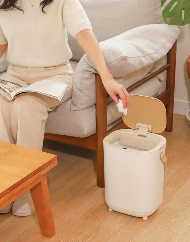 케어프린 [케어프린] 핸즈프리 자동 센서 스마트 휴지통 16L 착용컷