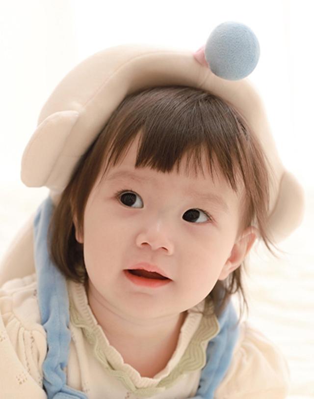 베이비팜 [베이비팜] 머리쿵 방지 쿠션 삼쿵이 아기 머리보호대 유아 베개 뒤통수 헬멧 안전모 신생아선물 착용컷